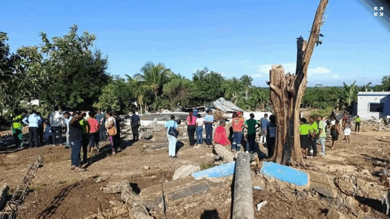 Screenshot 2025-11-05 at 11-59-57 Explosión de tanque de agua afecta el servicio en 70 viviendas de SPM - Diario Libre